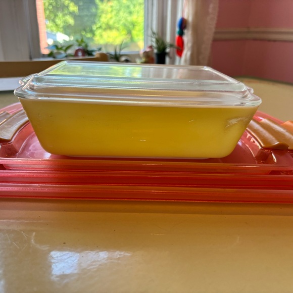 Vintage 503 Pyrex Yellow Refrigerator Dish 1.5 Quart with Ribbed Lid. - Picture 4 of 7